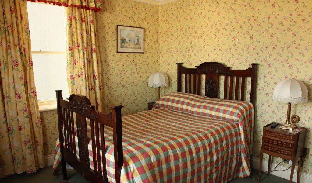 Roscaoin House Otel Westport Oda fotoğraf